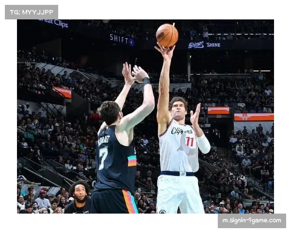 马刺完成25分惊天逆转快船关键回合防守三秒漏判成转折点